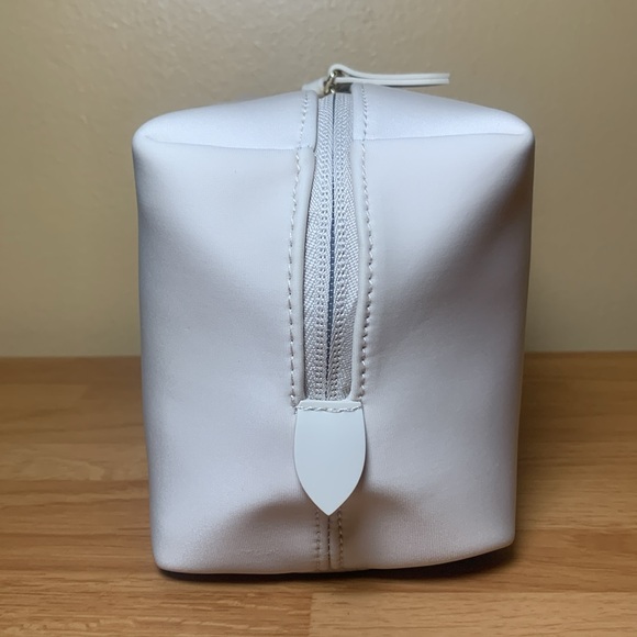 Burberry Cream Nude Logo Double Zipper Makeup Travel Toiletry Bag NEW - Picture 6 of 11